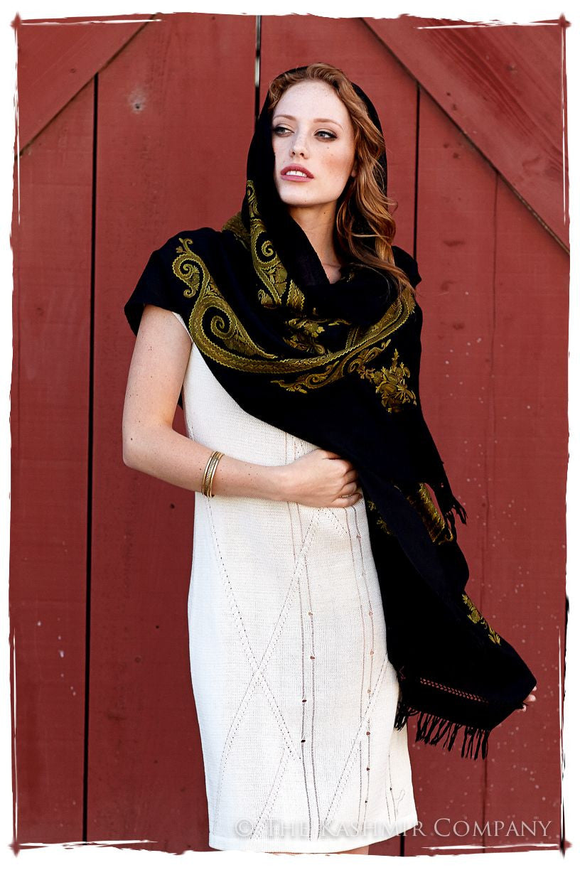 Forest d'noir Paisley Shawl