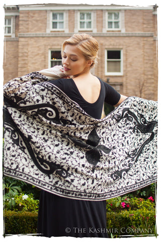 Soirée en Noir et Blanc Royale Paisley Shawl