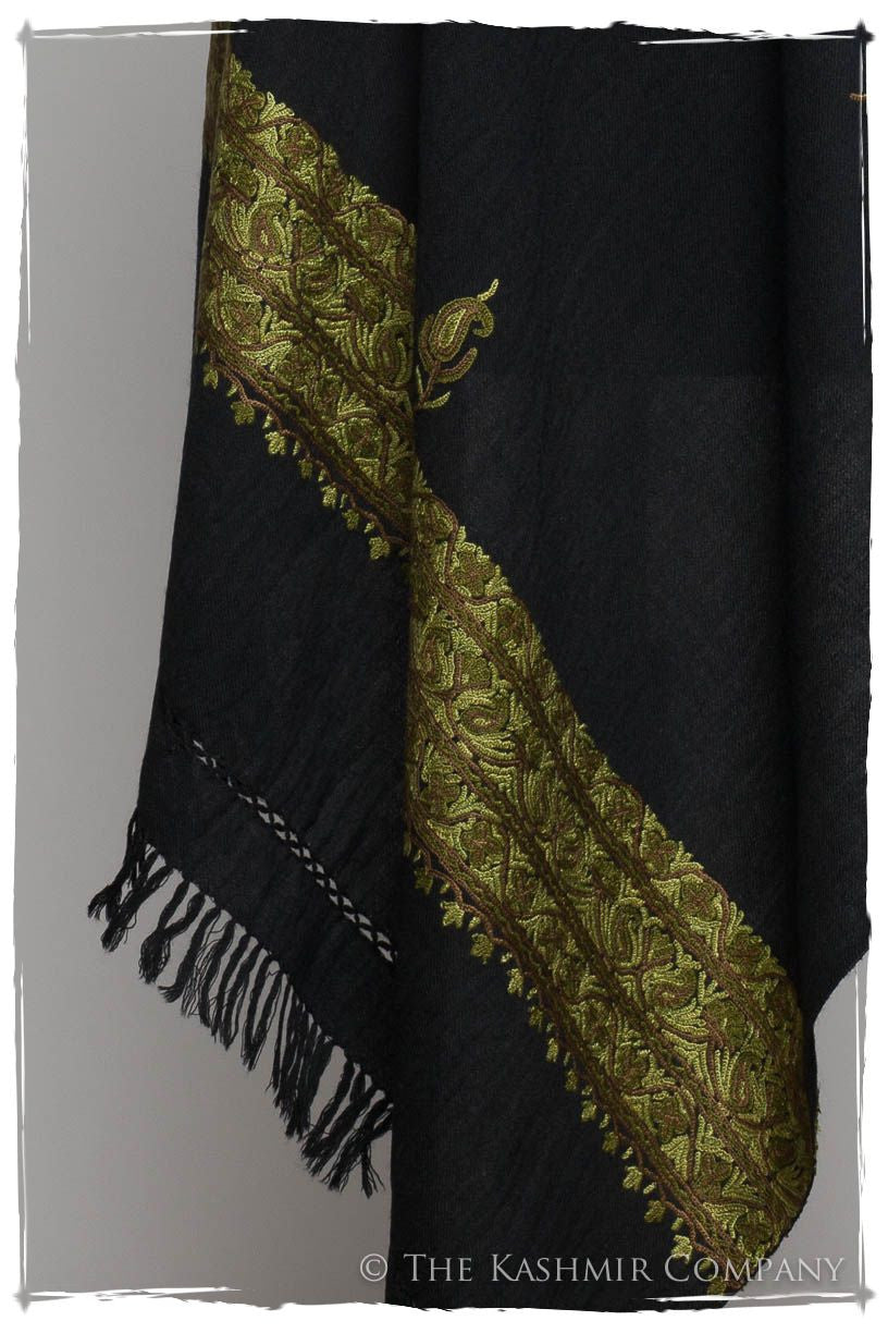 Ivy Forêt Trois Frontières Noir Gift Shawl