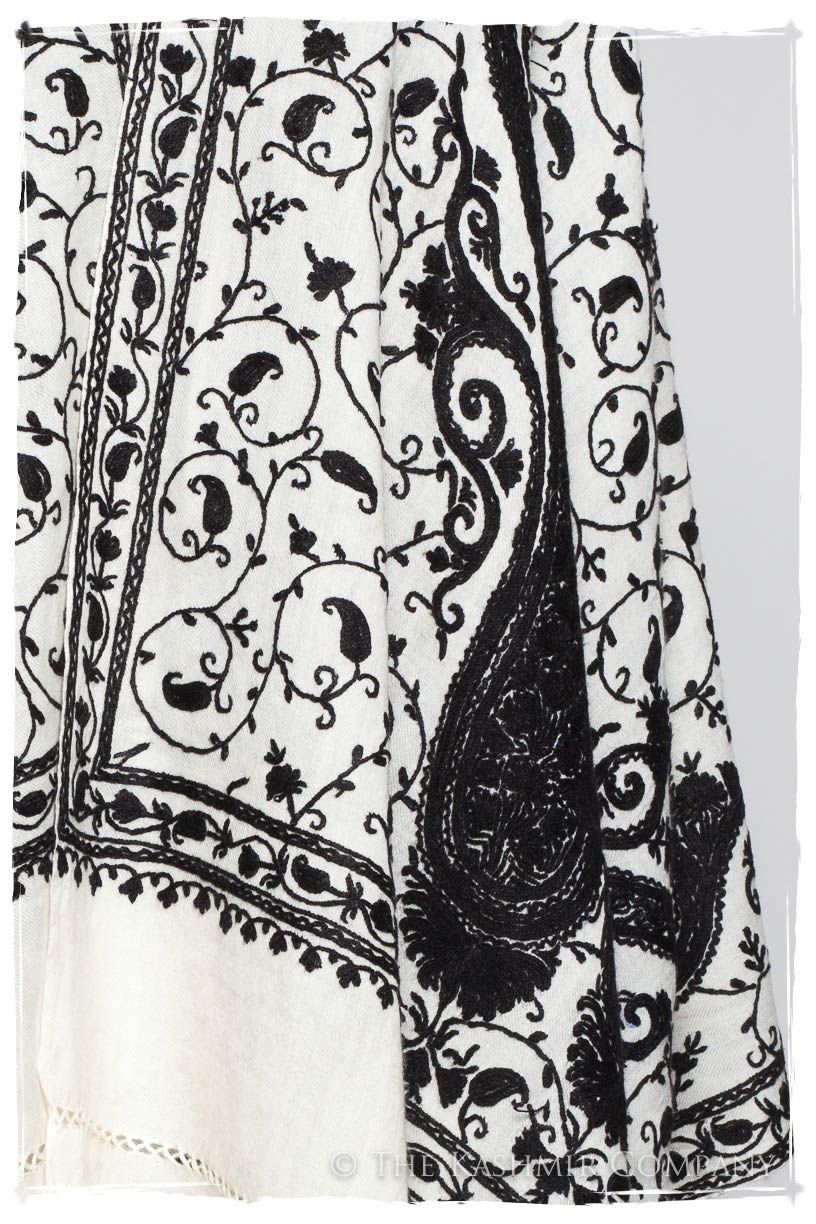 Jour et Nuit Royale Paisley Shawl