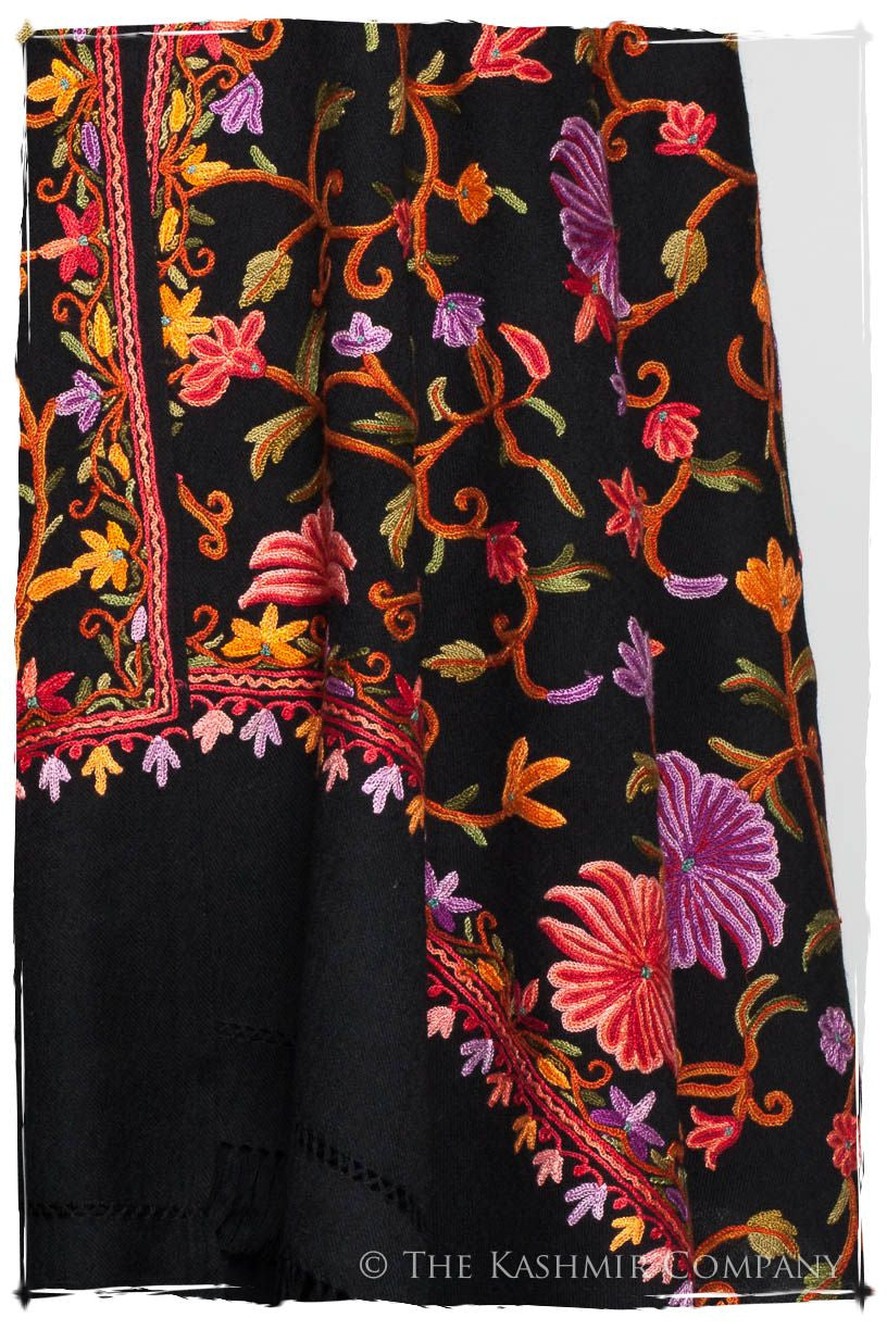Jardin de Oeillet Notre Dame Noir Shawl