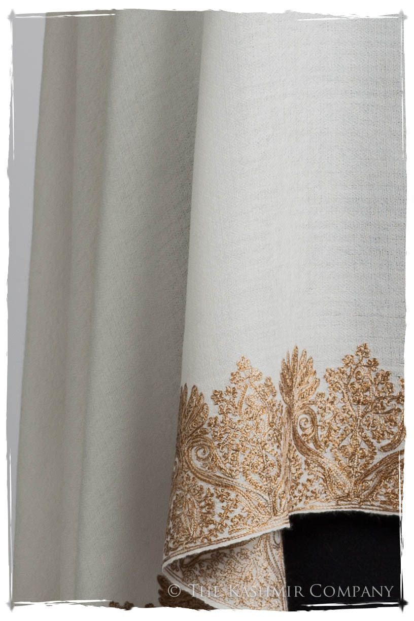 The Sophistiqué Ivoire Oro Lotus Frontière Shawl