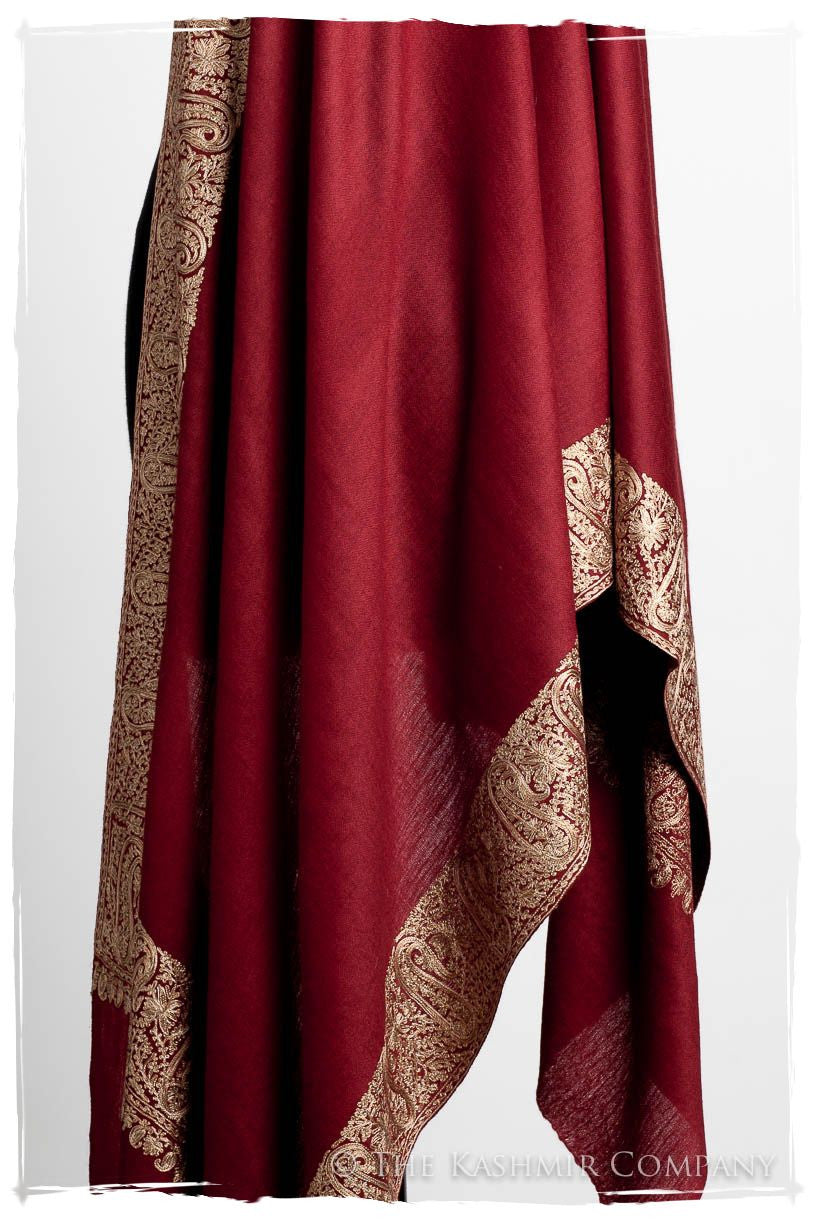 The Sophistiqué Bordeaux Paisley Frontière Shawl