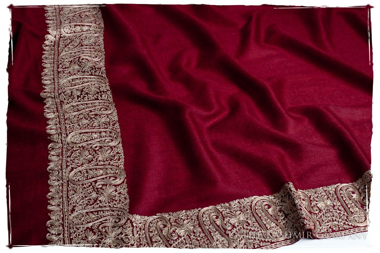 The Sophistiqué Bordeaux Paisley Frontière Shawl