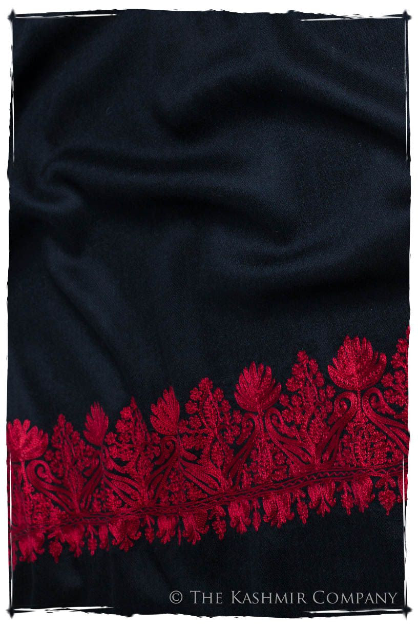 The Sophistiqué Rouge Deux Amour Frontière Shawl