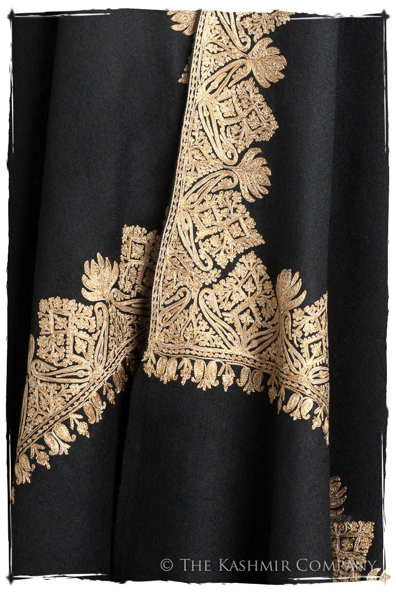 The Sophistiqué Oro Deux Amour Frontière Shawl