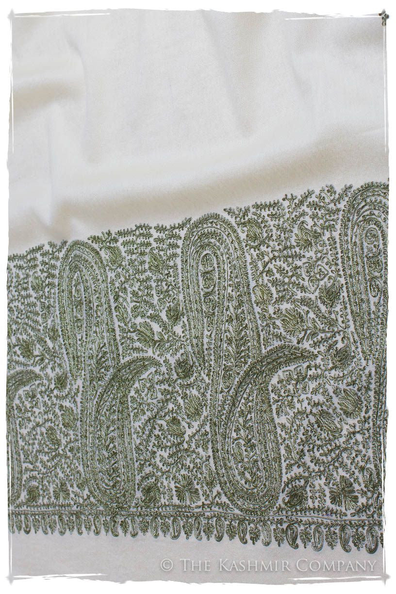 The Sophistiqué Ivoire Vignoble Empress Paisley Shawl