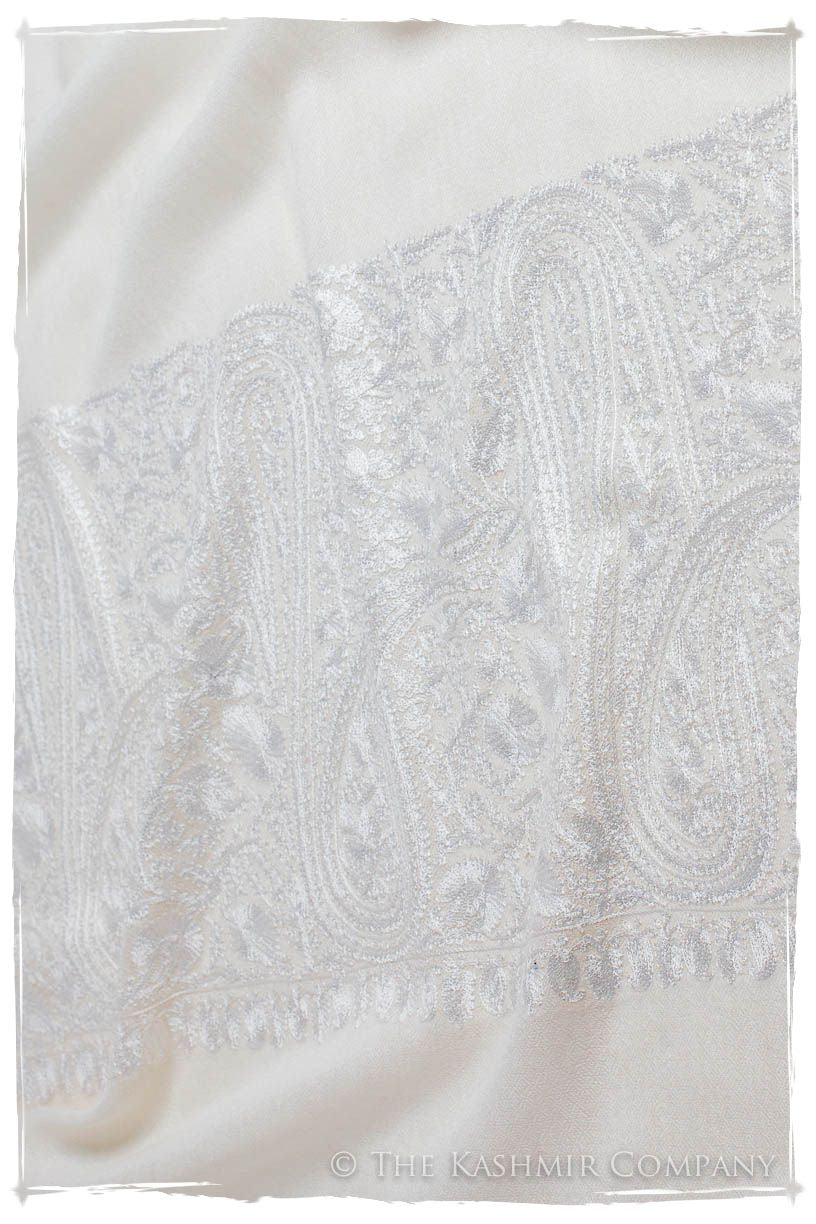The Sophistiqué Ivoire Empress Paisley Shawl