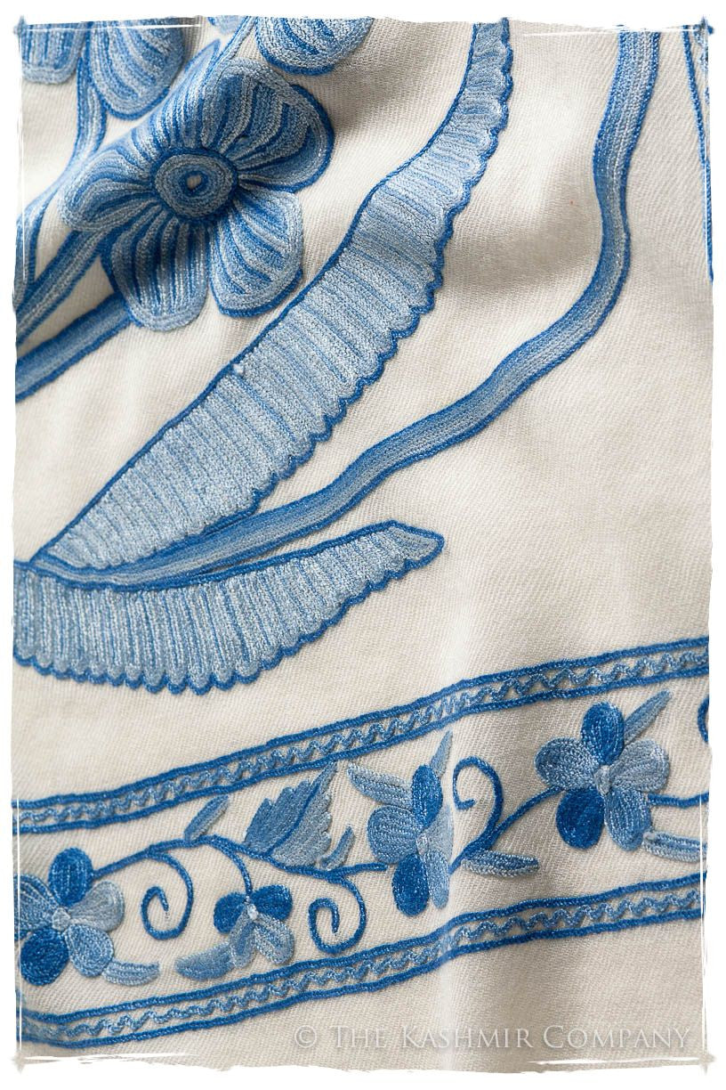 Nuances de bleu de l'ivoire Shawl