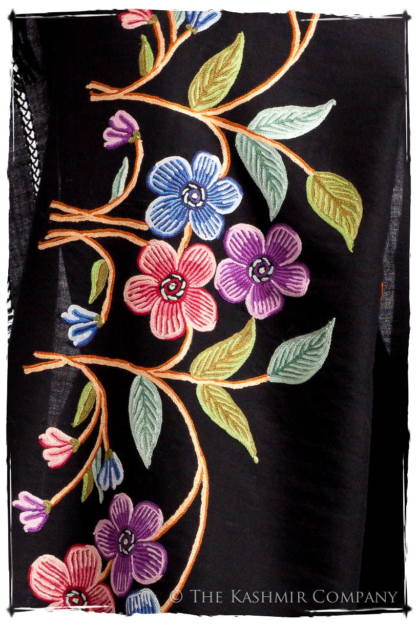 Je Ne Sais Quoi Français Noir Shawl