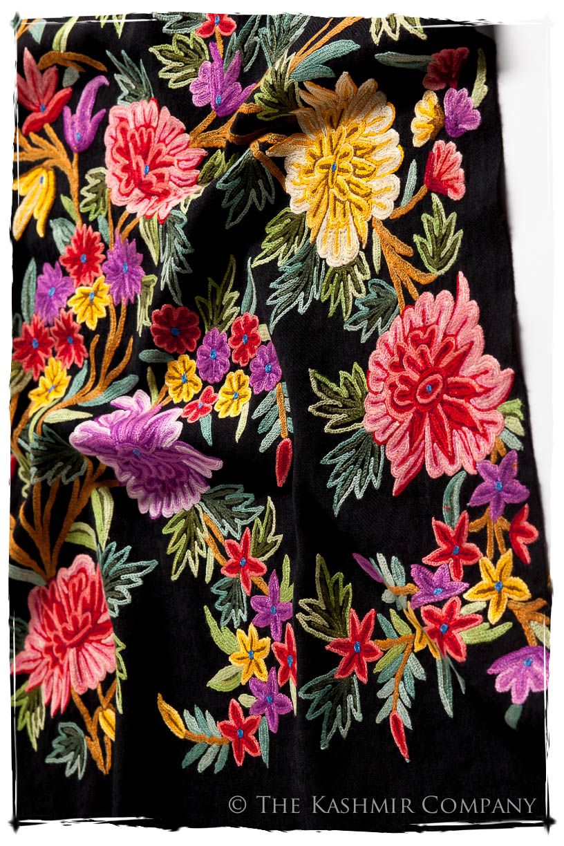 Fleur du Dahlia Doux Noir Renoirs Dream Shawl