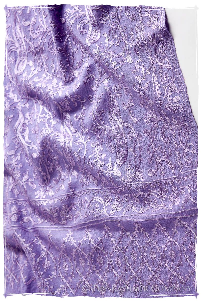 The Célébration Fabuleuse Lilac Jardin Shawl
