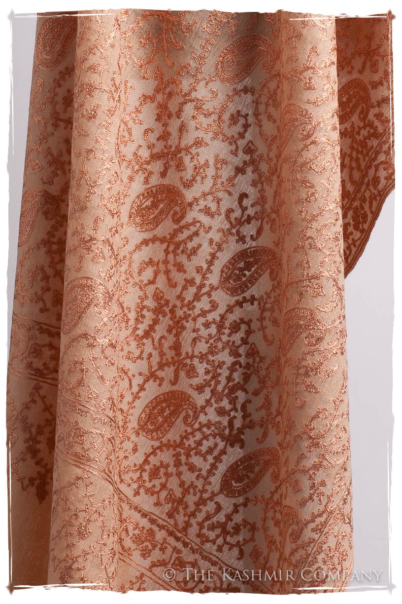The Célébration Fabuleuse Crème de Pêche Shawl
