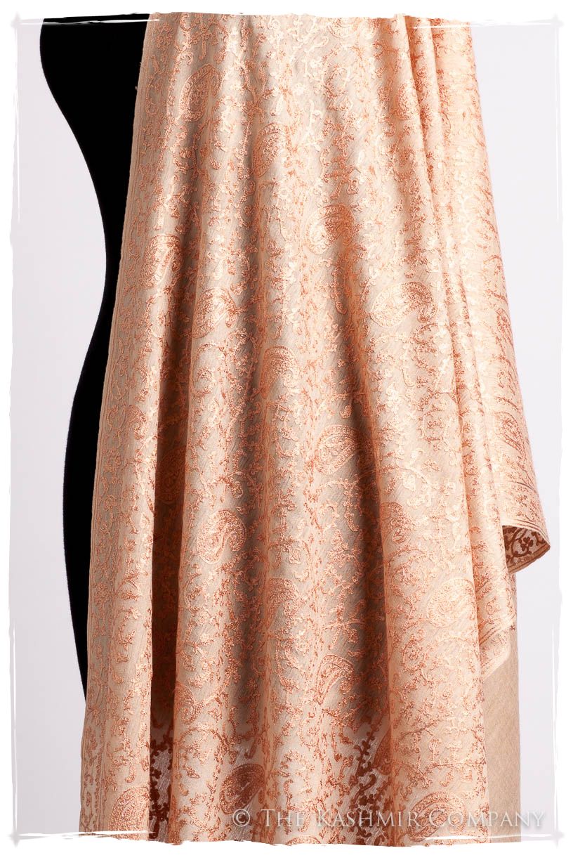 The Célébration Fabuleuse Crème de Pêche Shawl
