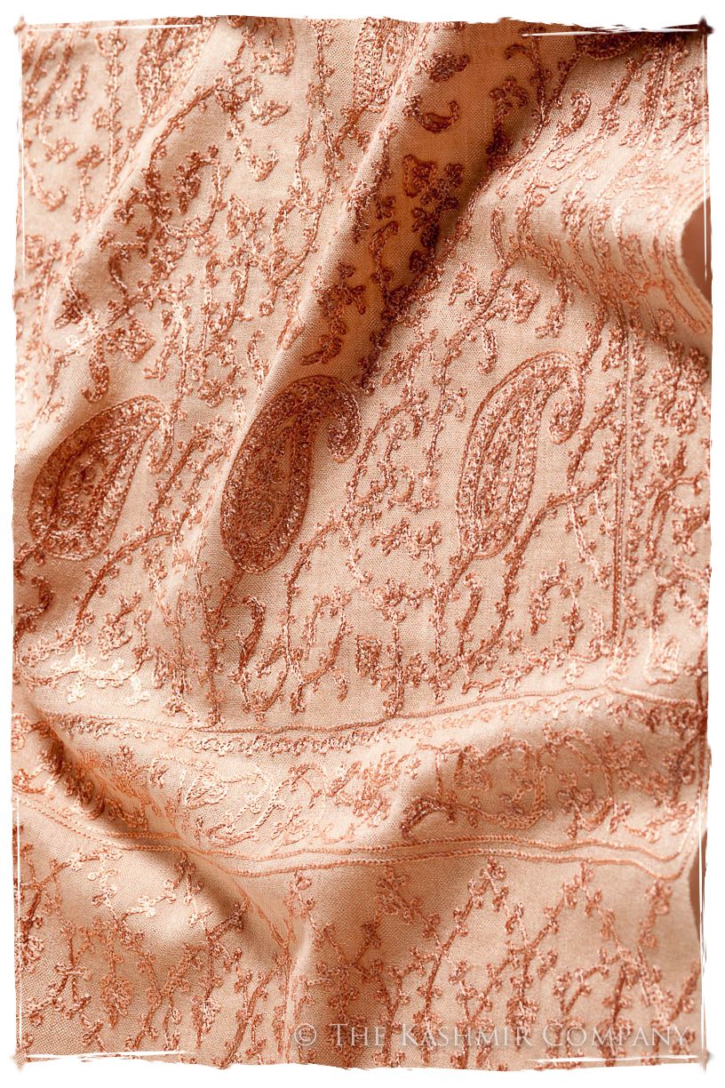 The Célébration Fabuleuse Crème de Pêche Shawl