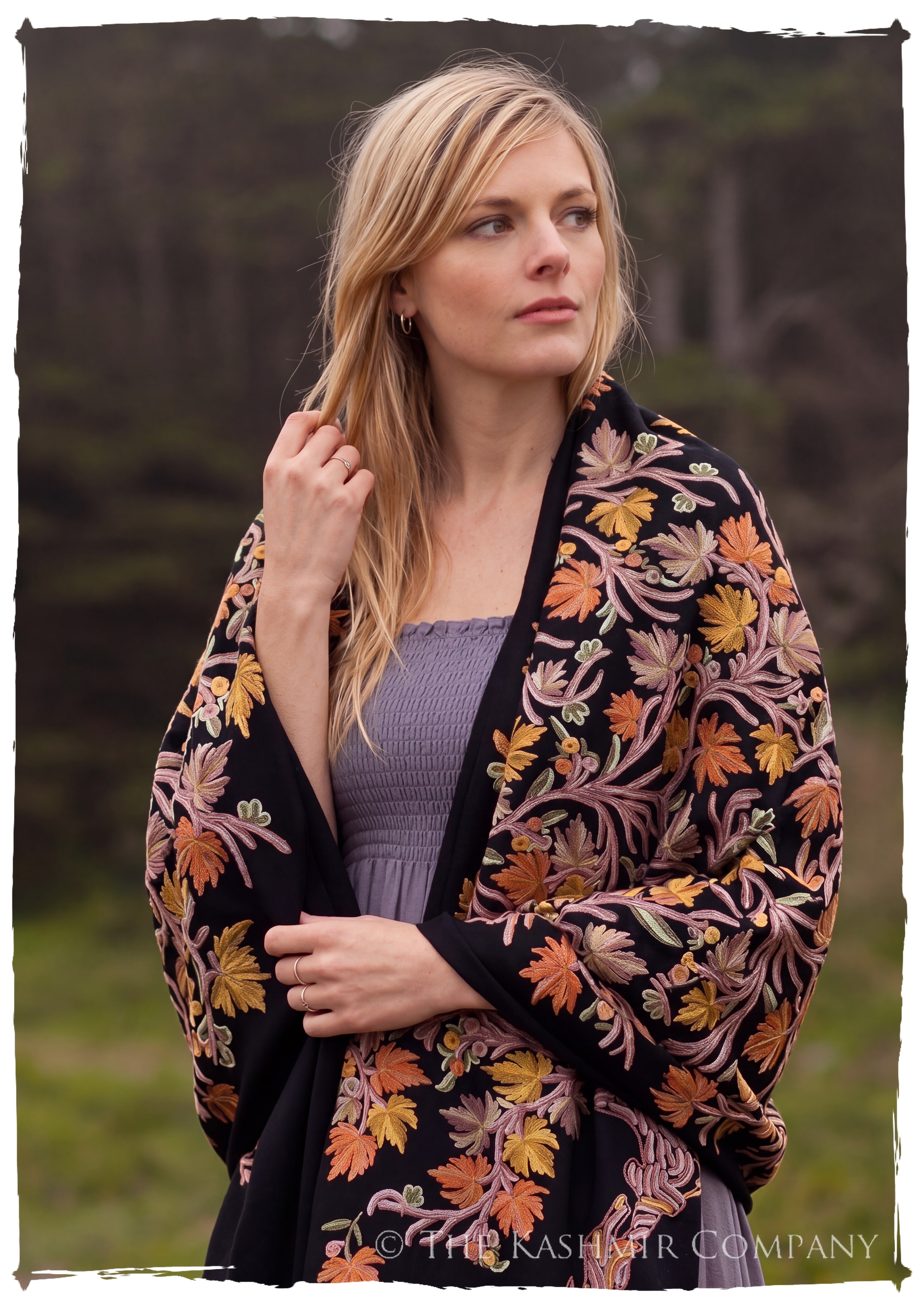 érable de la Vie Autumn Antiquaires Shawl — lifestyle