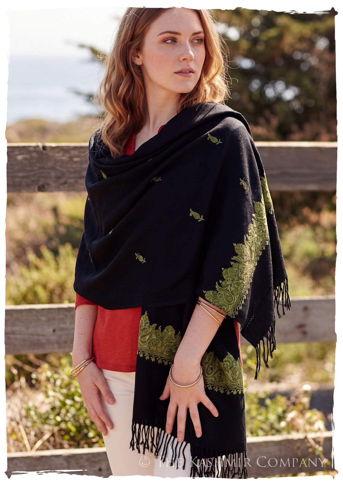 Concepción Frontières Paisley Gift Shawl — lifestyle