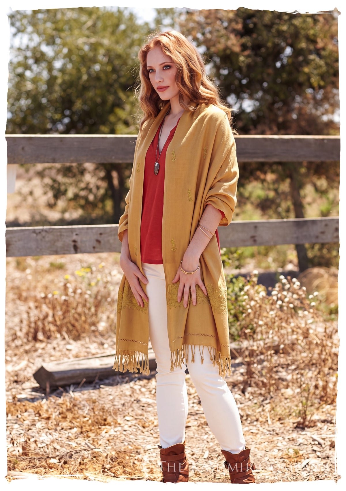 Adélaïde Frontières Paisley Gift Shawl — lifestyle