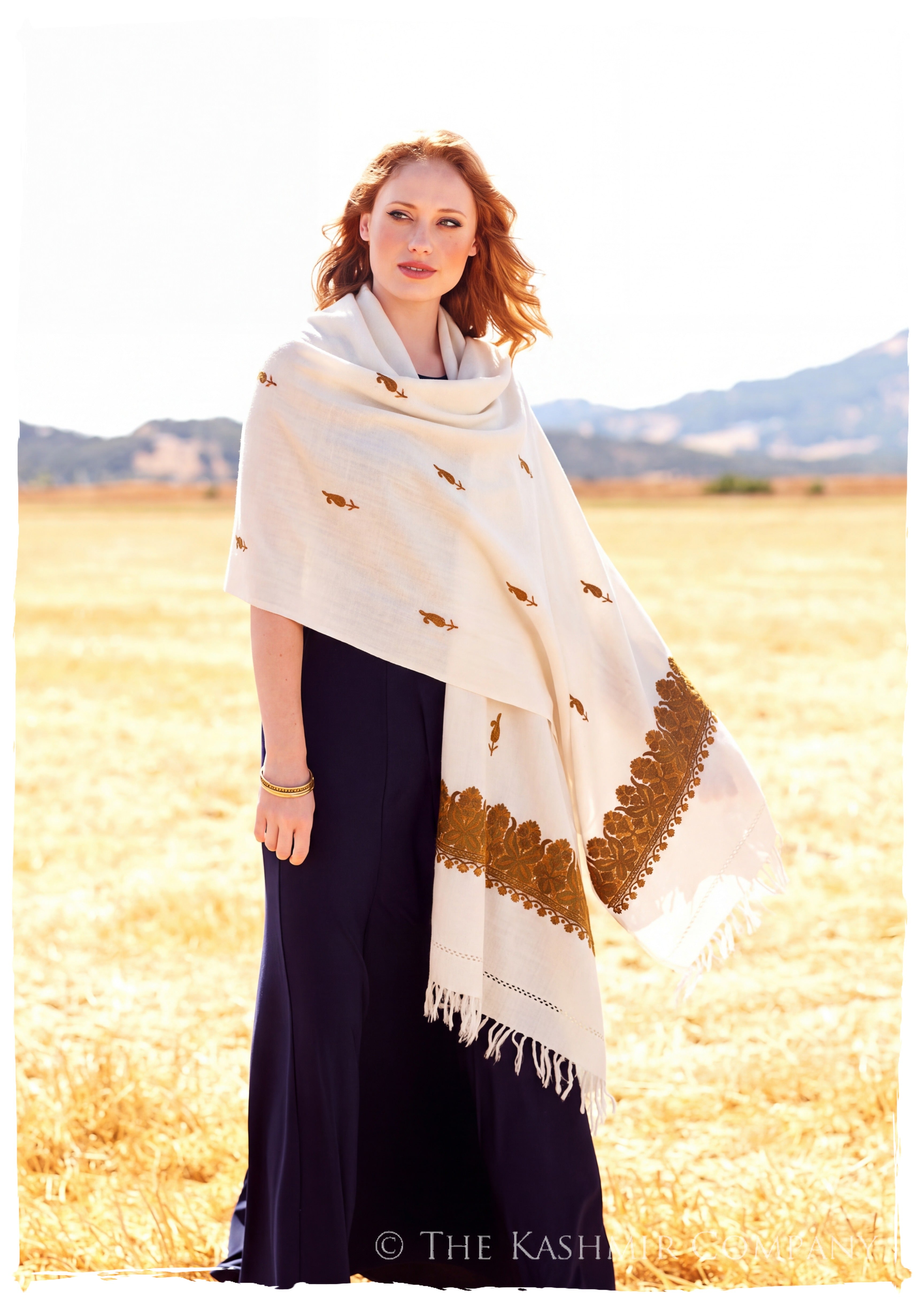 Édith Frontières Paisley Gift Shawl — lifestyle
