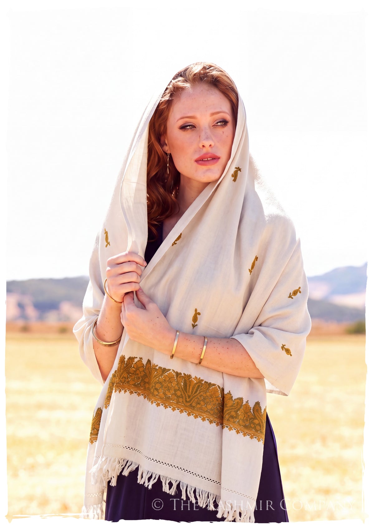 Eléonore Frontières Paisley Gift Shawl — lifestyle