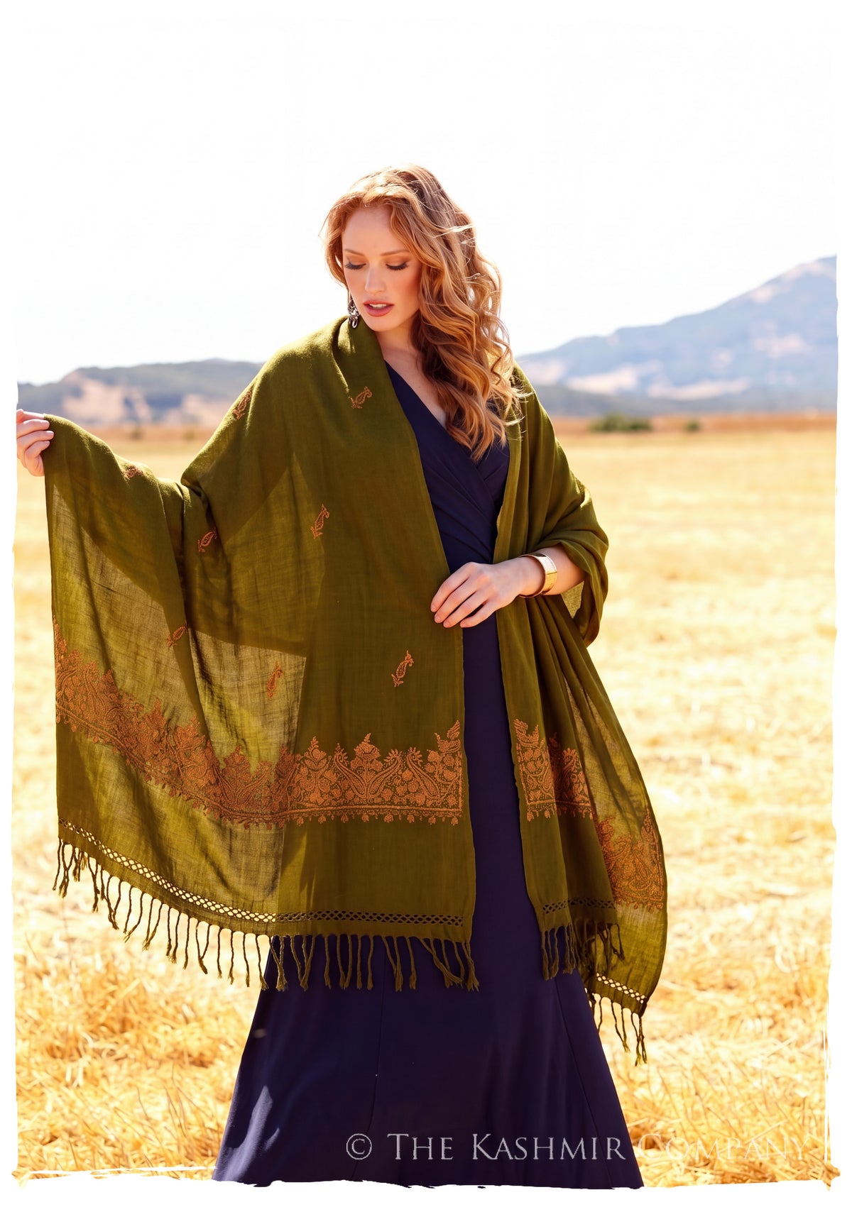 Gilberte Frontières Paisley Gift Shawl — lifestyle