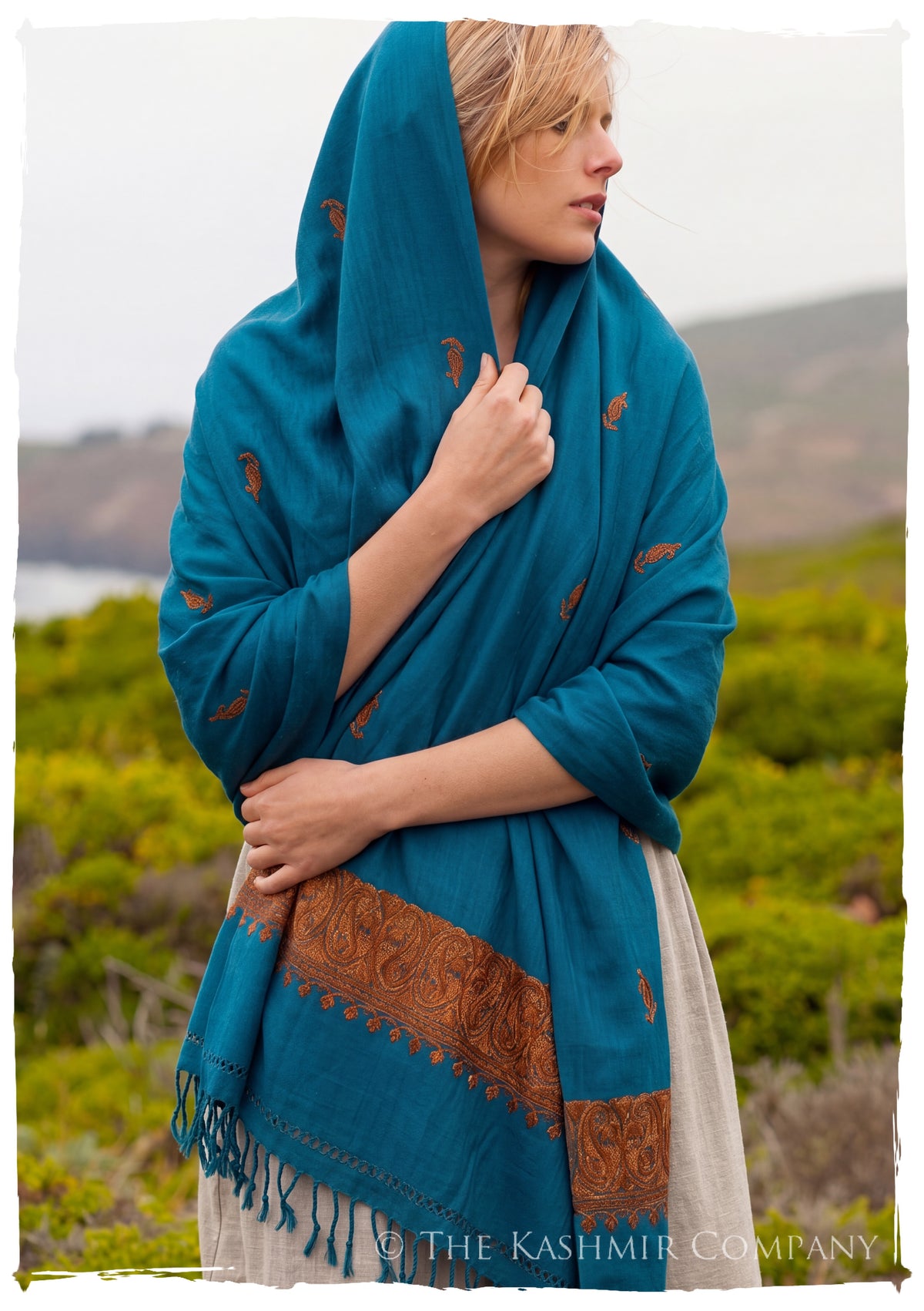 Octavie Frontières Paisley Gift Shawl — lifestyle
