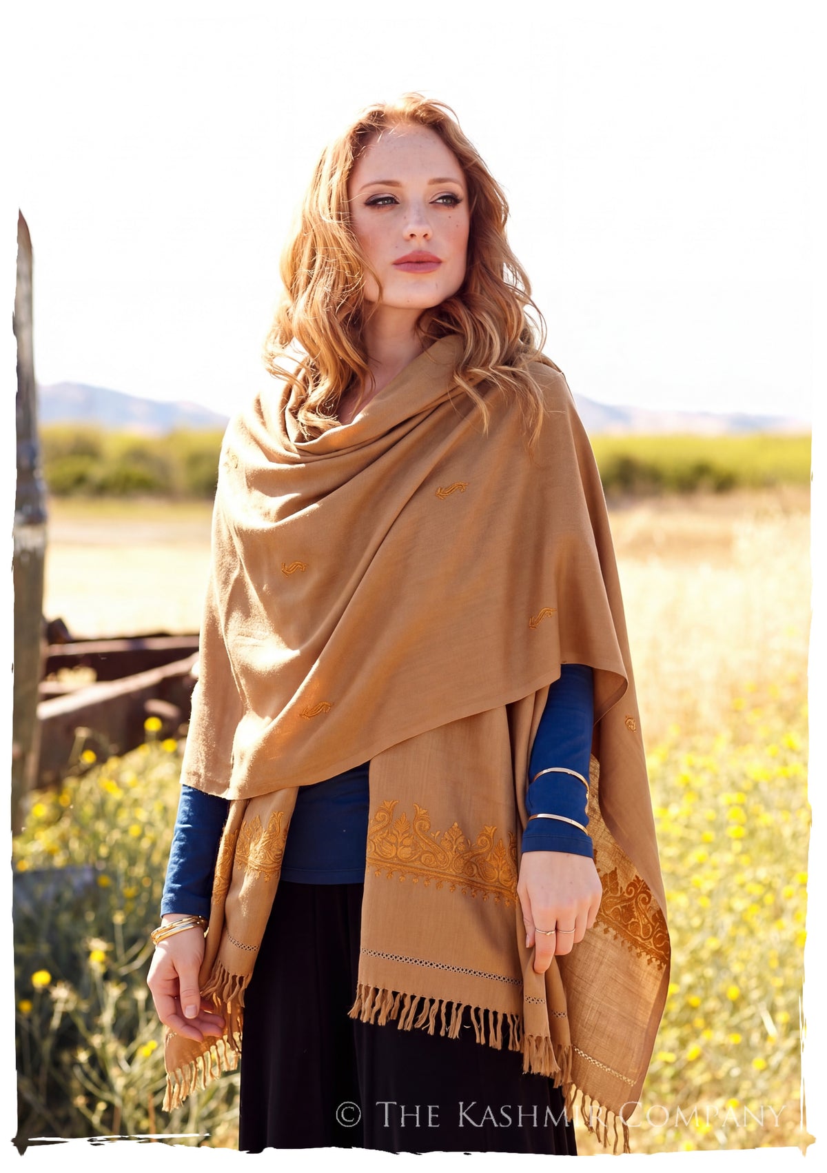 Oro Amande Gold Paisley Gift Shawl — lifestyle