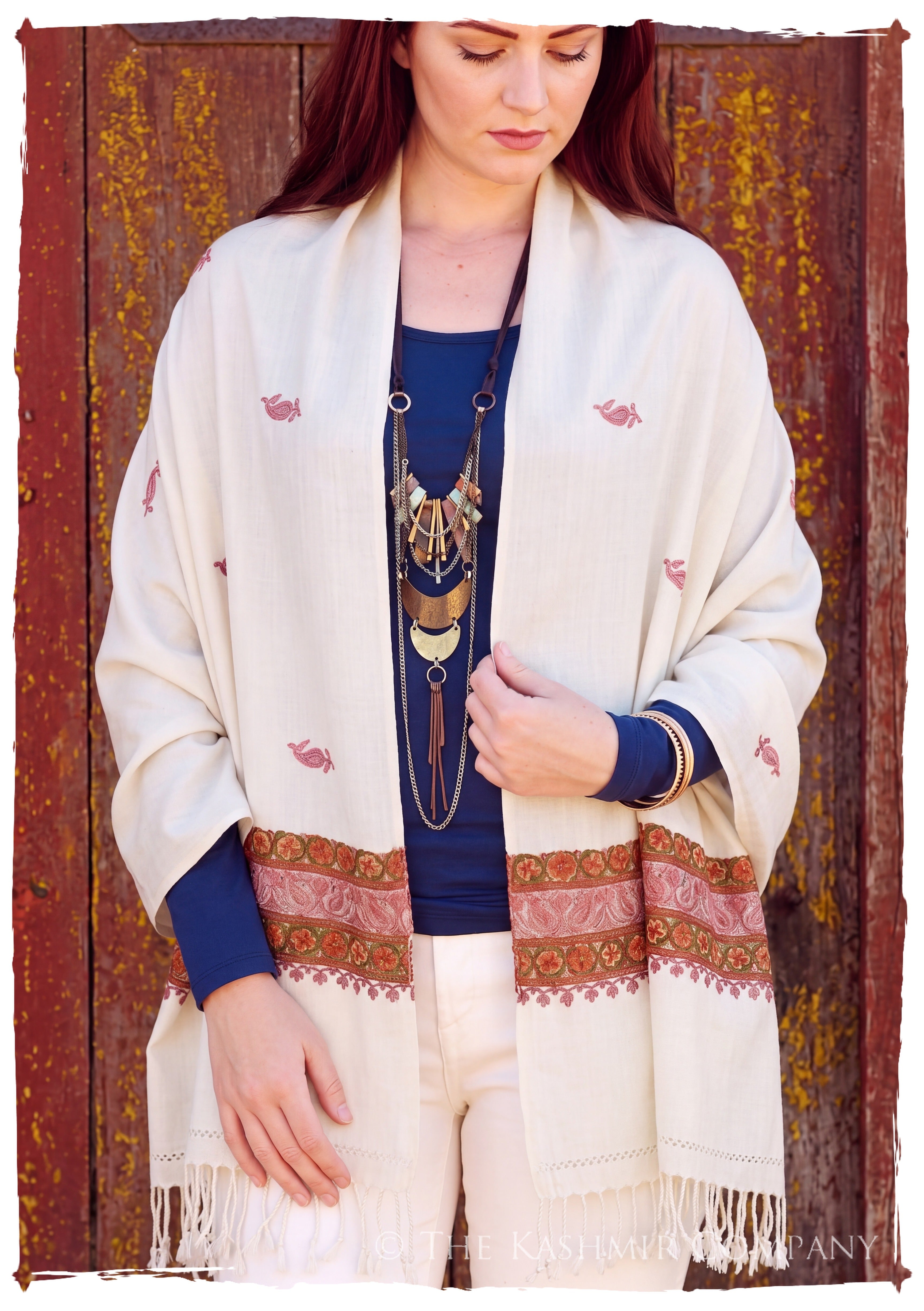 Orchidée Rose Trois Frontières Ivoire Gift Shawl — lifestyle