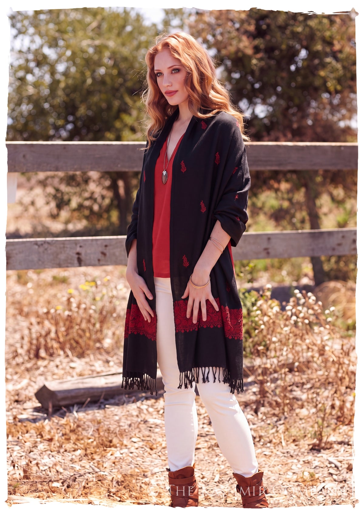 Rouge Ruby Trois Frontières Noir Gift Shawl — lifestyle