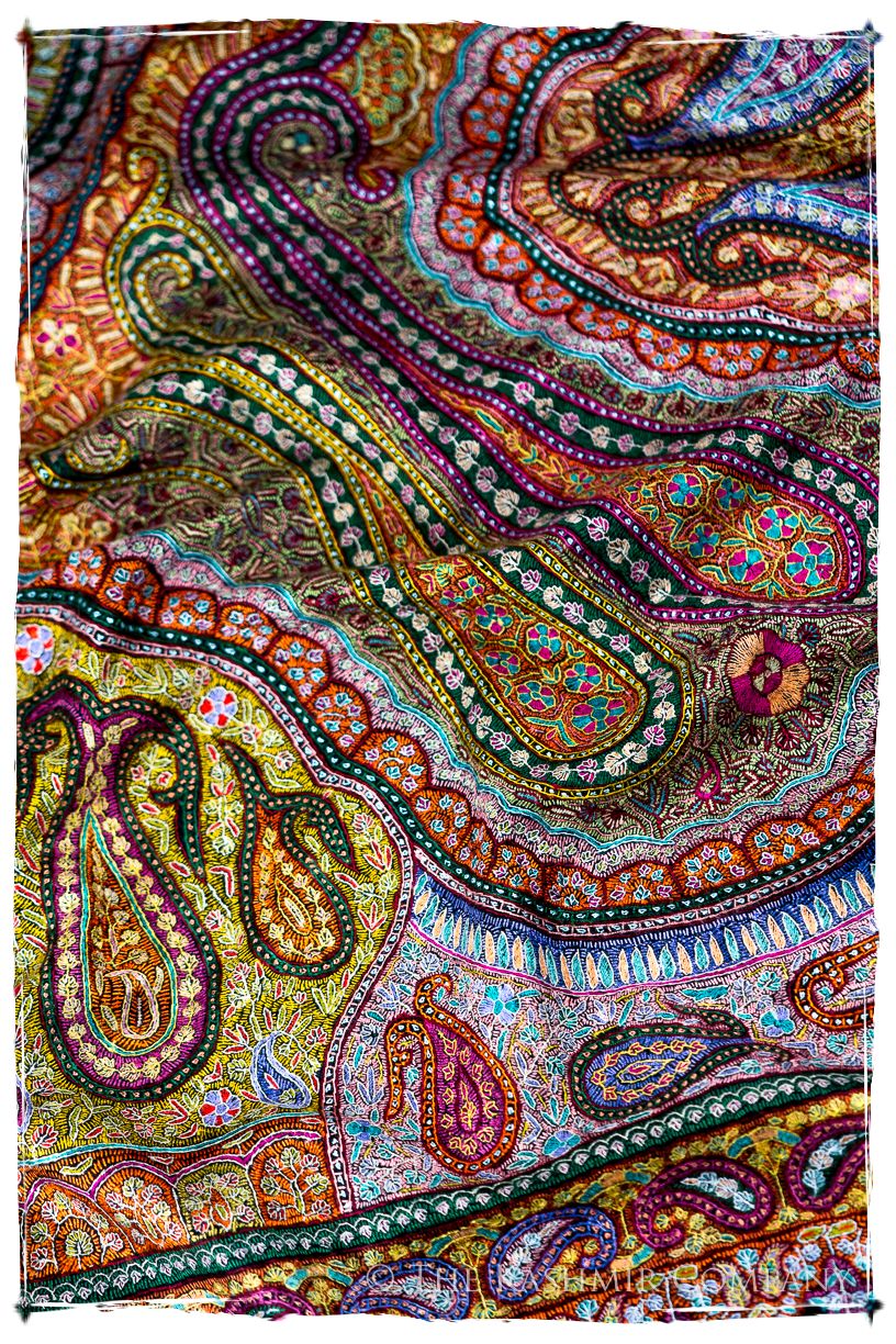 Jewels of Noorjéhan - Grand Pashmina Shawl