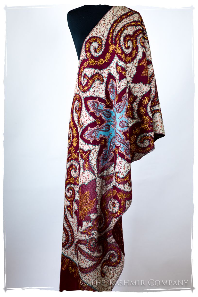 The Mona Lisa Bordeaux Marin Blanc Deux Shawl