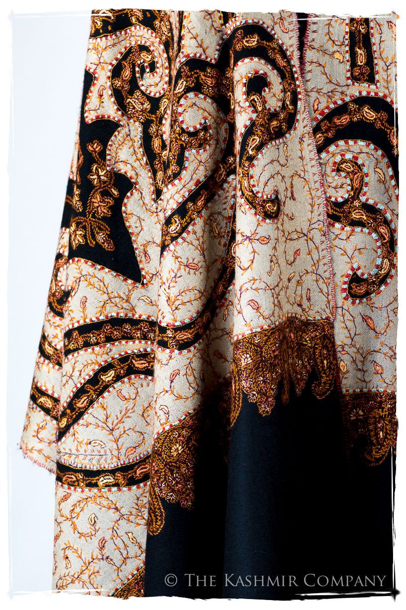 The Mona Lisa Noir Oregon Gold Deux Shawl