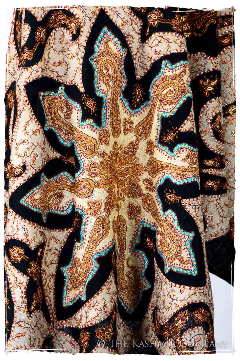 The Mona Lisa Noir Oregon Gold Deux Shawl