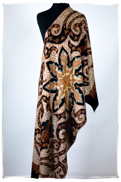 The Mona Lisa Noir Oregon Gold Deux Shawl