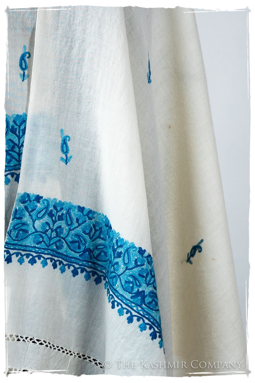 Benoité Frontières Paisley Gift Shawl