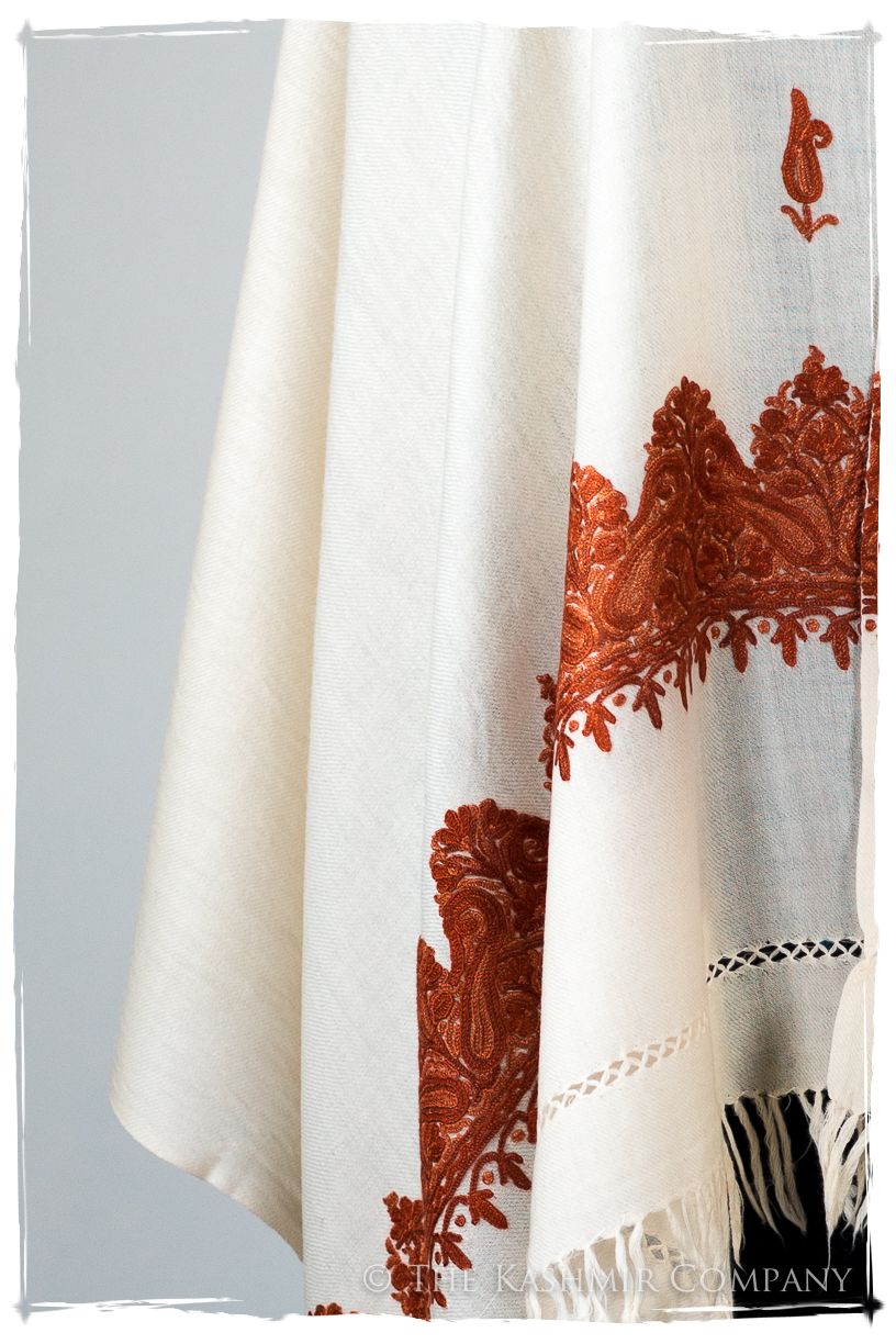 Delphiné Frontières Paisley Gift Shawl