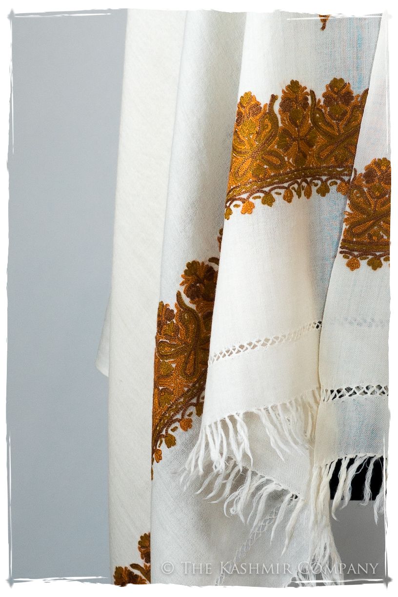 Édith Frontières Paisley Gift Shawl