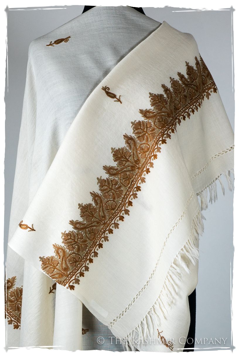 Éstelle Frontières Paisley Gift Shawl