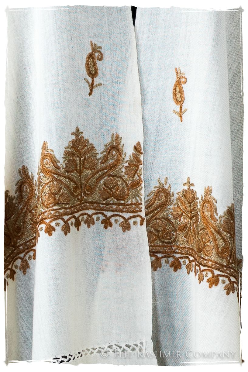 Éstelle Frontières Paisley Gift Shawl