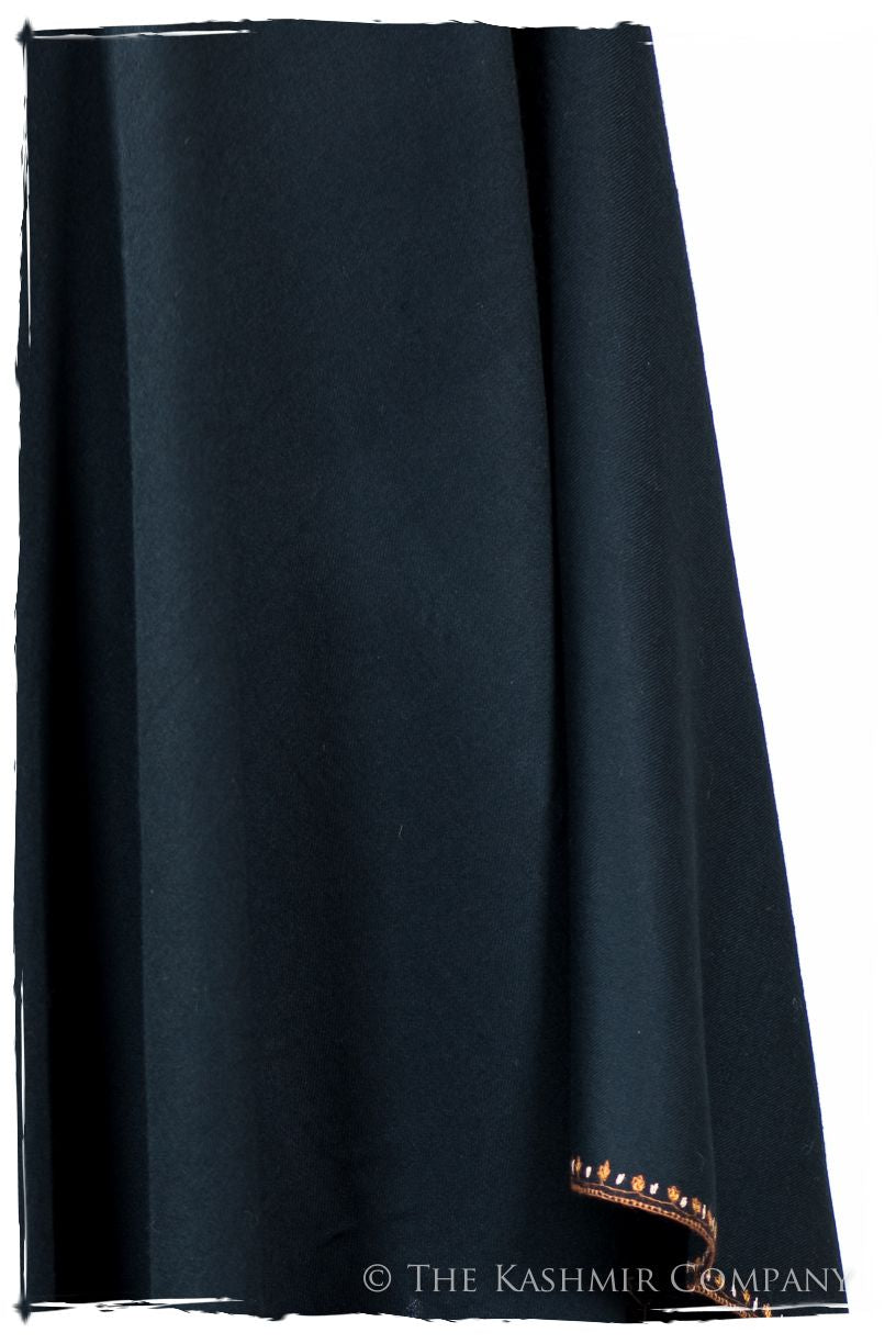 Capuciné Audetté de'Laine Sozni Frontières Orient Shawl