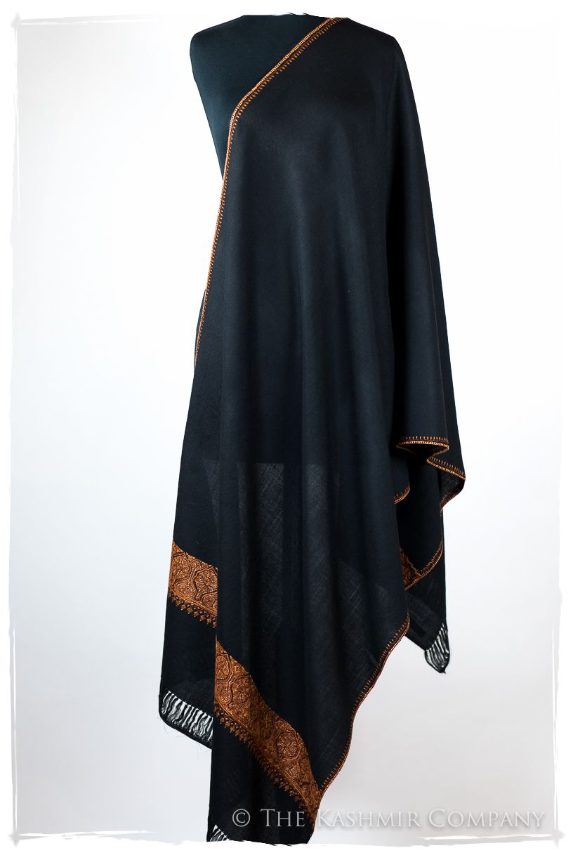 Chanellé Audetté de'Laine Sozni Frontières Orient Shawl