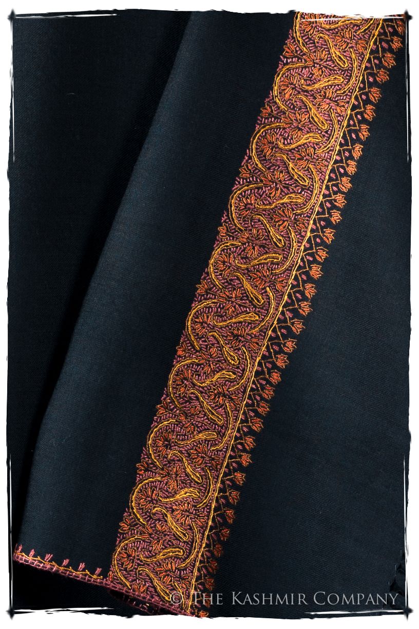 Chanellé Aiméé de'Laine Sozni Frontières Orient Shawl