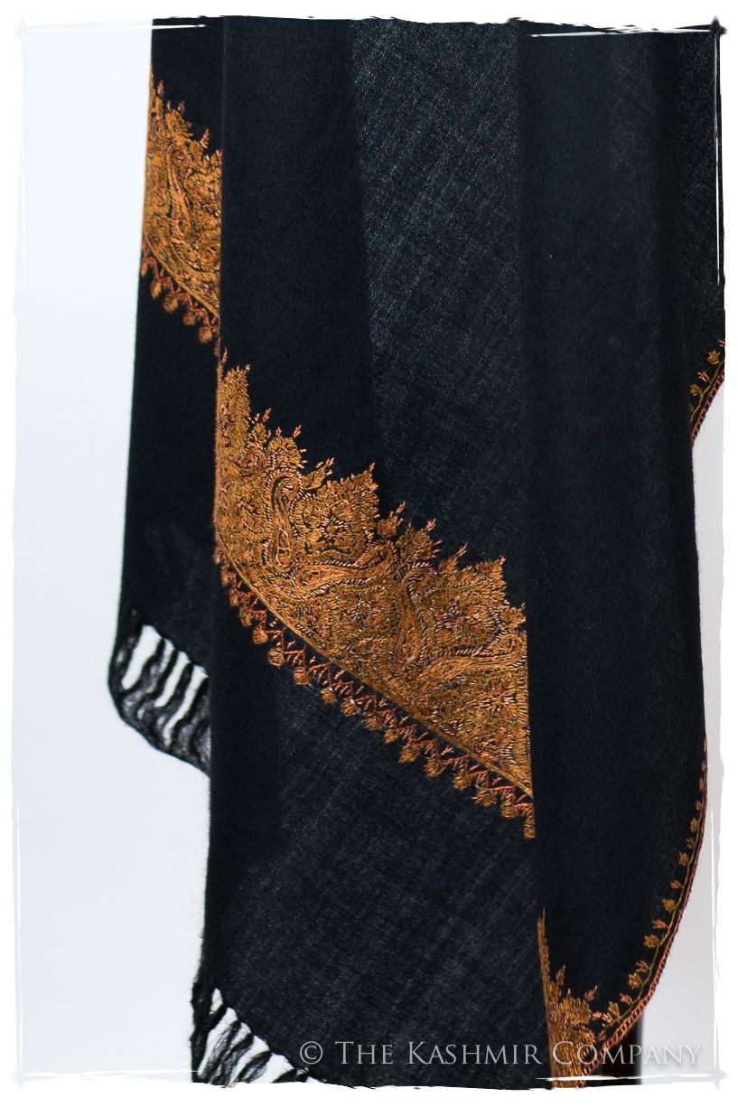 Chanellé Abriellé de'Laine Sozni Frontières Orient Shawl