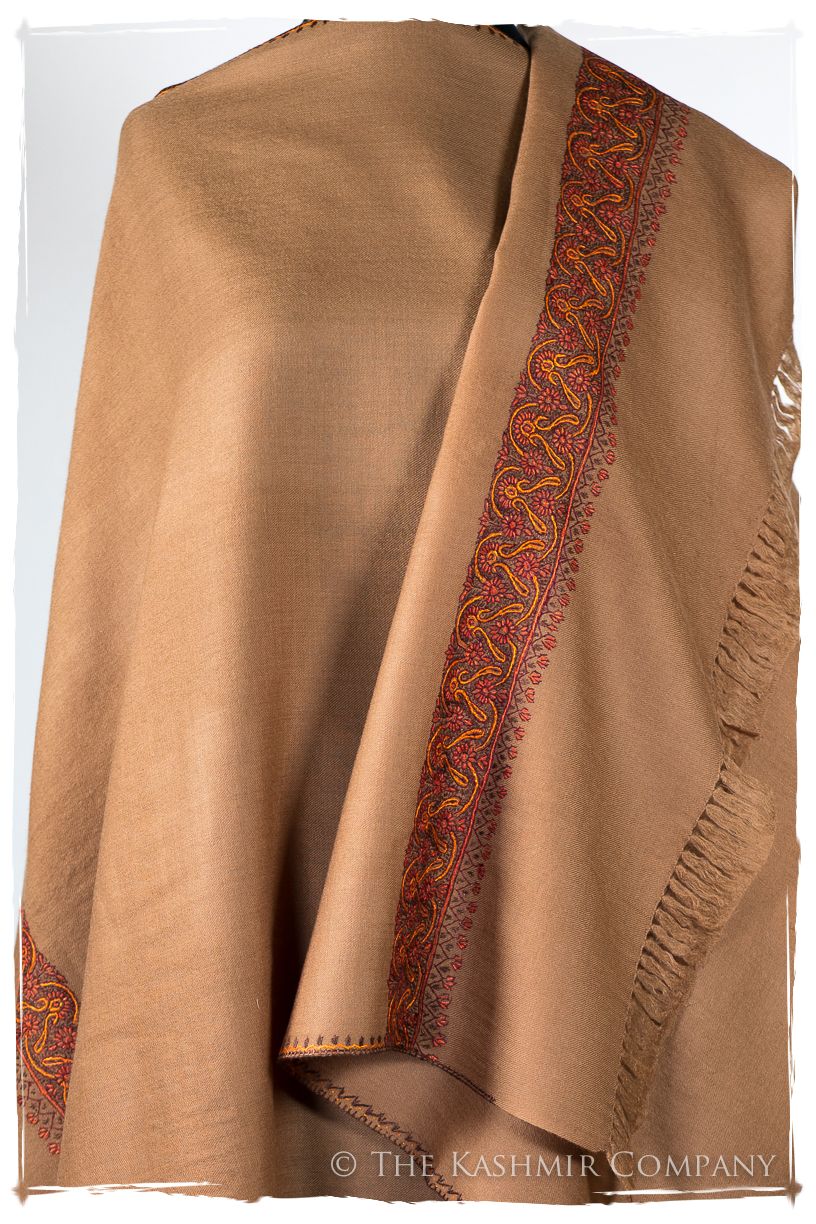 Chanellé Aveline é de'Laine Sozni Frontières Orient Shawl