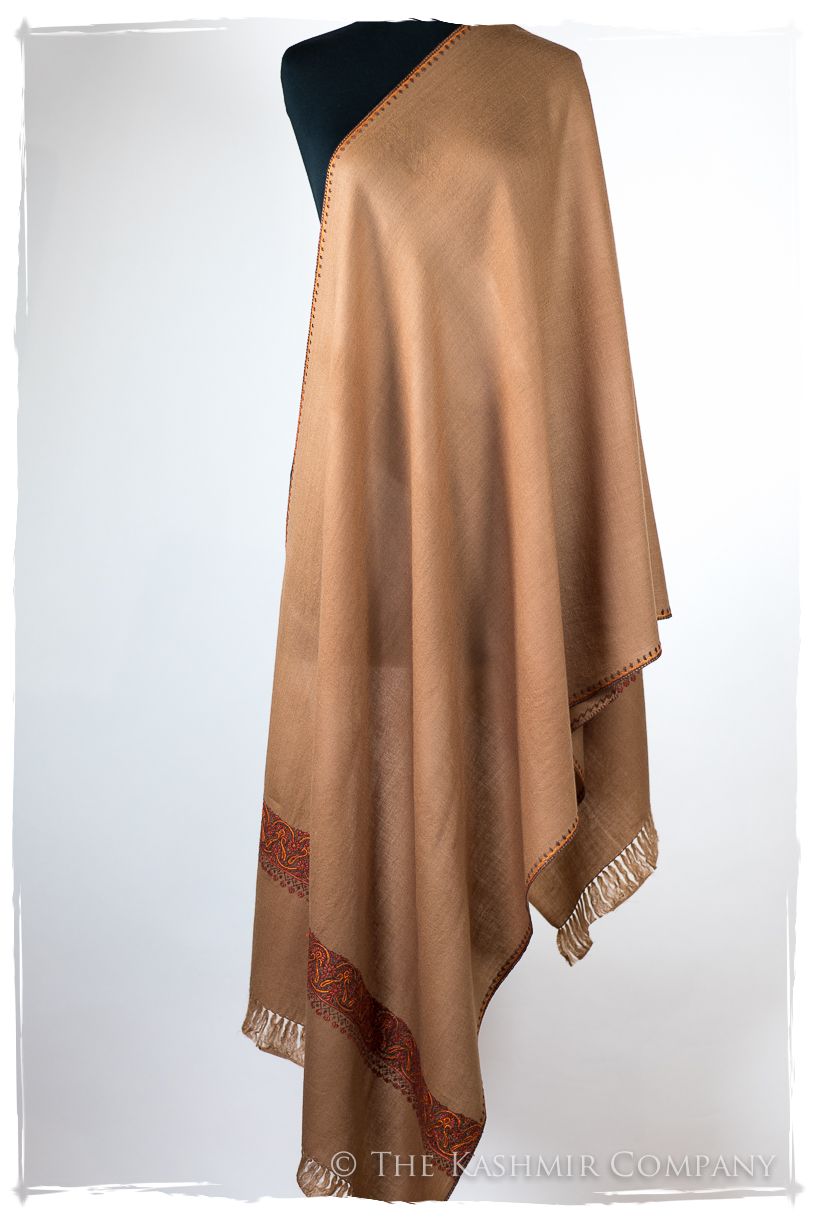 Chanellé Aveline é de'Laine Sozni Frontières Orient Shawl