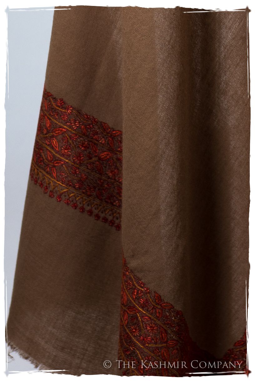 Chanellé Avicé de'Laine Sozni Frontières Orient Shawl
