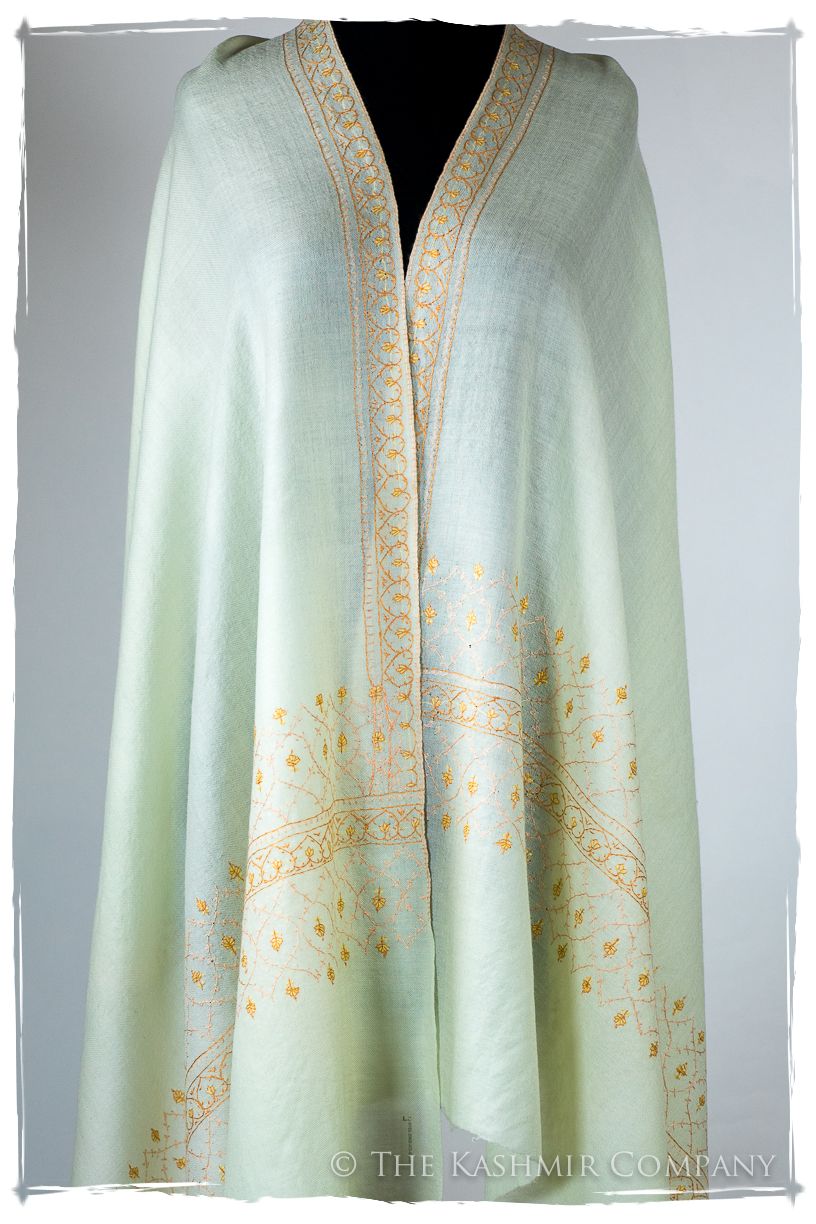 Vasté Avicé de'Laine Sozni Frontières Orient Shawl