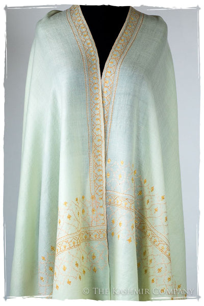 Vasté Avicé de'Laine Sozni Frontières Orient Shawl