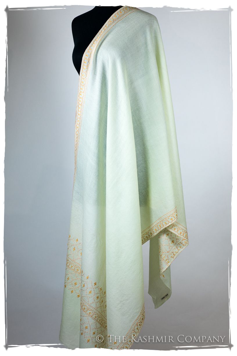 Vasté Avicé de'Laine Sozni Frontières Orient Shawl
