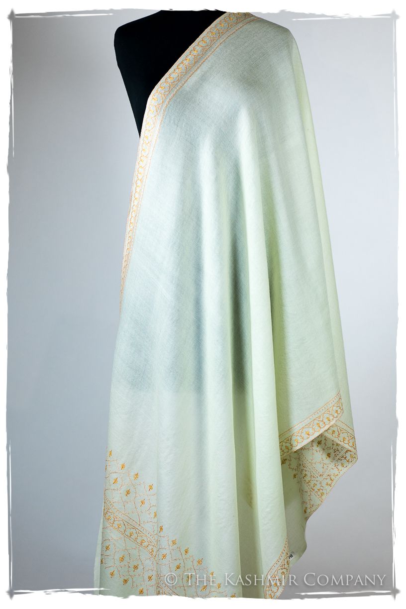 Vasté Avicé de'Laine Sozni Frontières Orient Shawl